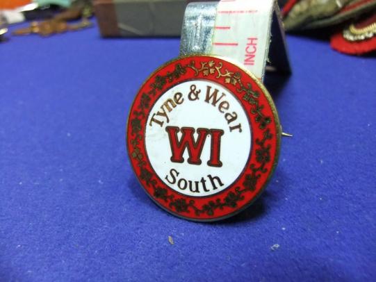WI Womens institute tyne and wear south brooch badge