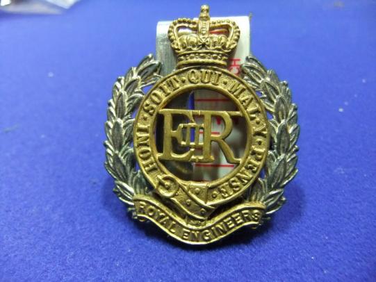 Royal engineers regiment army military cap badge