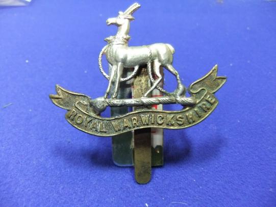 Royal warwickshire regiment army military cap badge