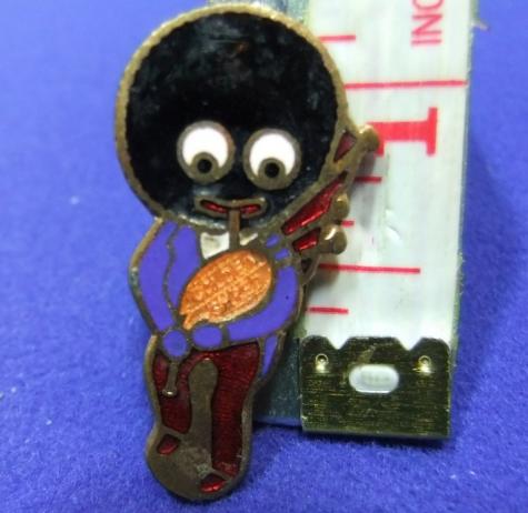 Robertsons jam golly badge bagpipe red feet blue hand advert f&s golden shred