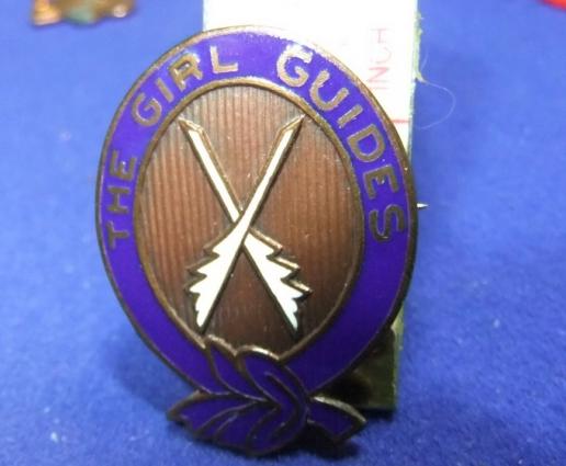 Girl guides division district secretary badge brooch class award promise