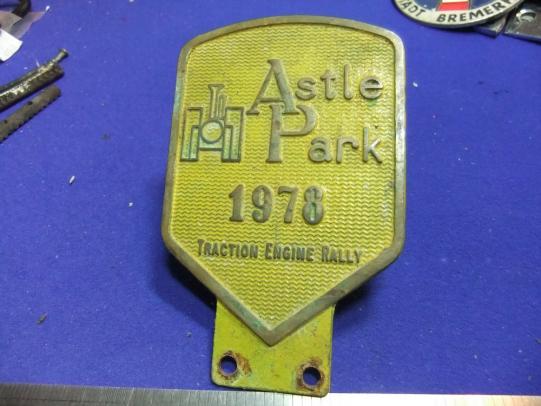 Motor car club grille badge astle park traction engine rally 1978 bumper motoring