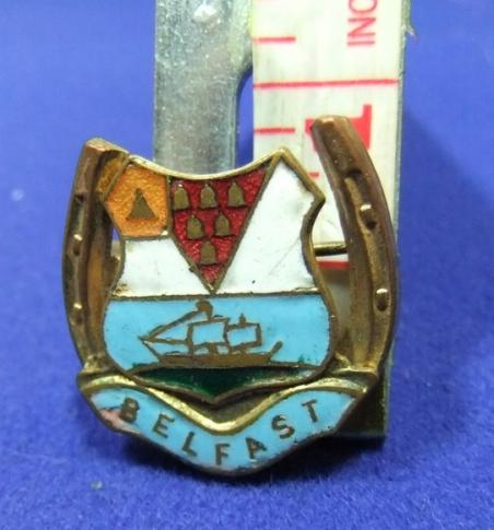 Lucky horseshoe belfast crest coat of arms brooch badge