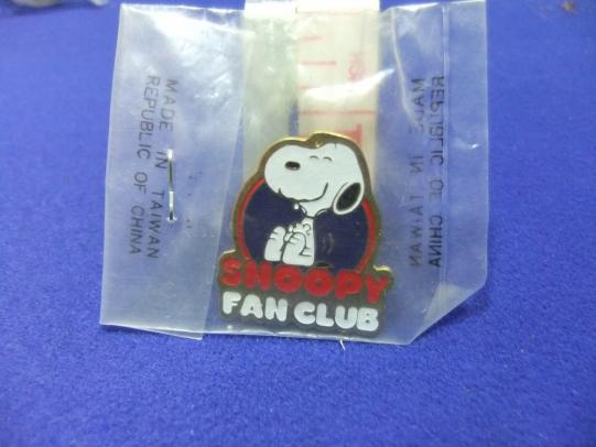 Snoopy badge snoopy fan club peanuts schulz