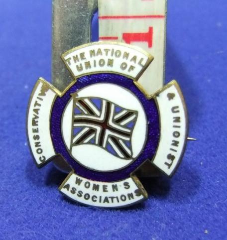 Conservative party national womens unionists association badge