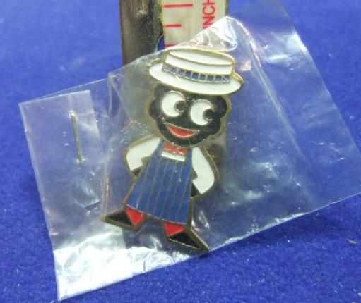 robertsons golly badge brooch butcher 1980s pointed feet in packet