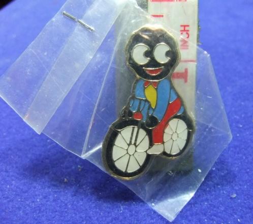 robertsons golly badge cyclist 1980s in packet