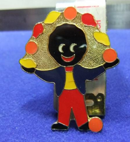 Robertsons jam golly badge juggler 1990s large acrylic