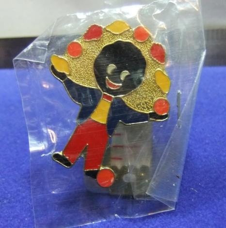 Robertsons golly badge juggler 1993 94 large acrylic