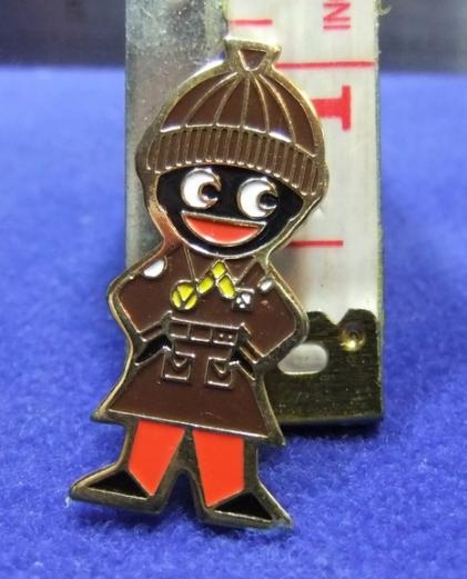 robertsons golly badge brooch brownie guide1980s pointed feet