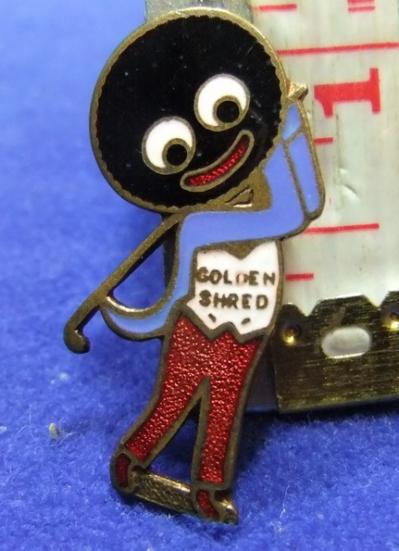 Robertsons jam golly badge golfer golf player red feet blue hands