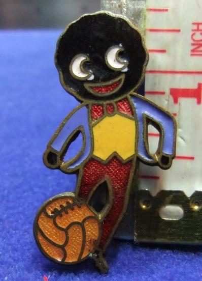 robertsons golly badge brooch football player gomm