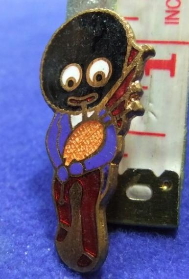 macdonald Robertsons jam golly badge bagpiper bagpipe