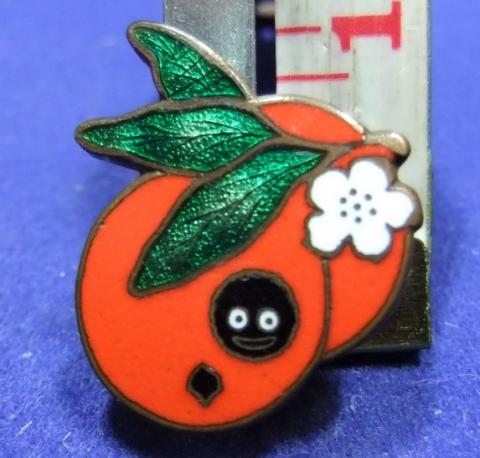 Robertsons pre war Golly orange fruit badge