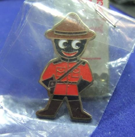 robertsons golly badge brooch canadian mountie 1980s pointed feet