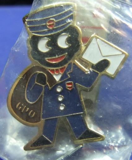 robertsons golly badge postman 1980s all red pocket