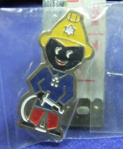 Robertsons golly badge brooch fireman 1990