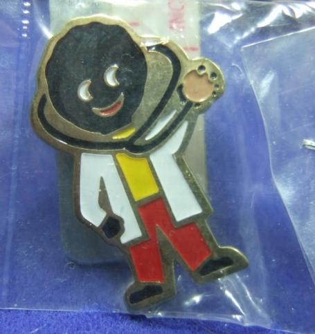 Robertsons golly badge brooch doctor 1990 ,