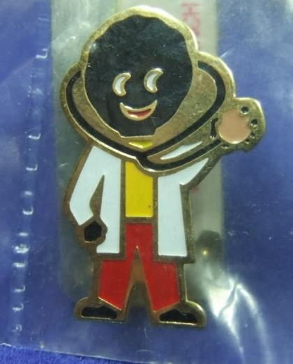 Robertsons golly badge brooch doctor 1990 ,