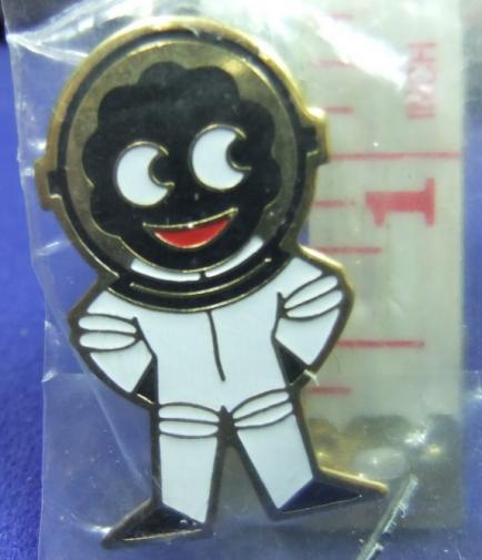 Robertsons golly badge brooch astronaut 1980s ,,