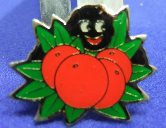 Robertsons Golly orange fruit badge 1980s
