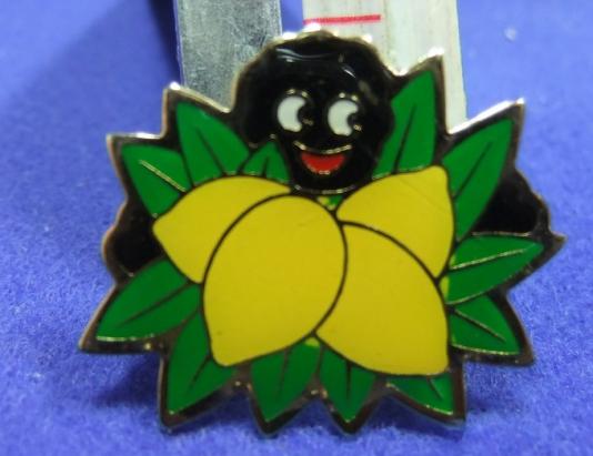 Robertsons Golly lemon fruit badge 1980s