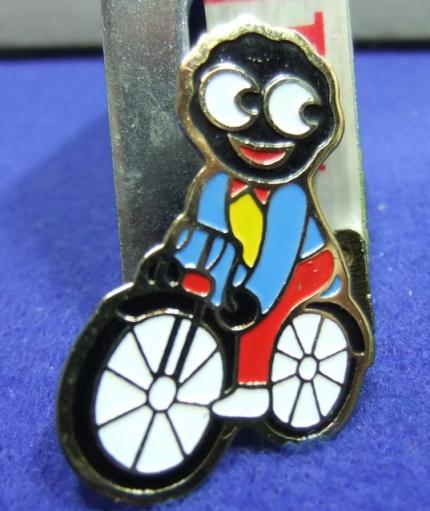 Robertson Golly Cyclist badge 1980s