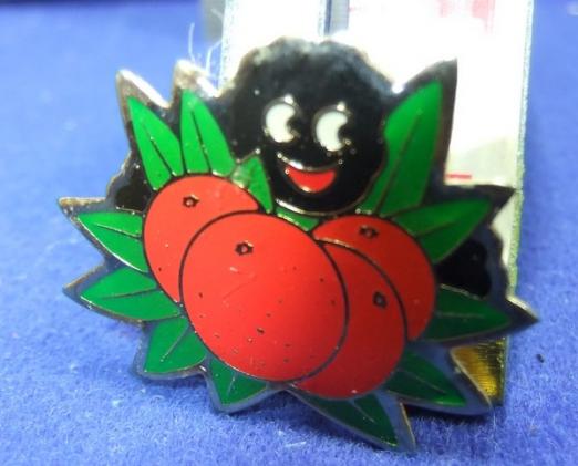 Robertsons Golly orange fruit badge 1980s