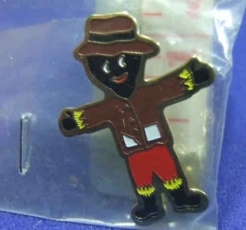 Robertsons golly badge brooch scarecrow 1996