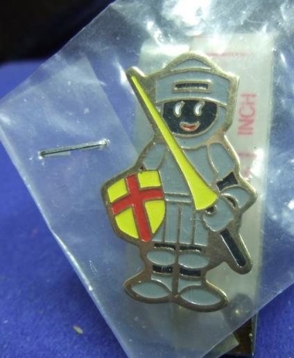 Robertsons golly badge brooch knight 1996