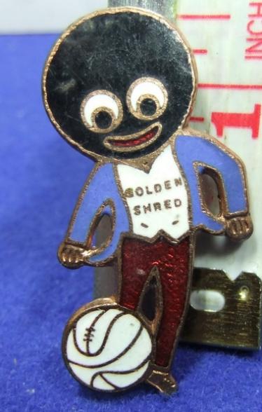 Robertsons jam golly badge football footballer hw miller