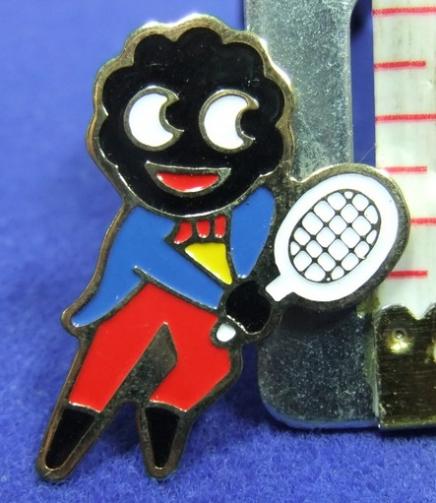 Robertson Golly Tennis Player badge 1980s three spaces