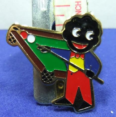 Robertson Golly badge Snooker Player 1980s