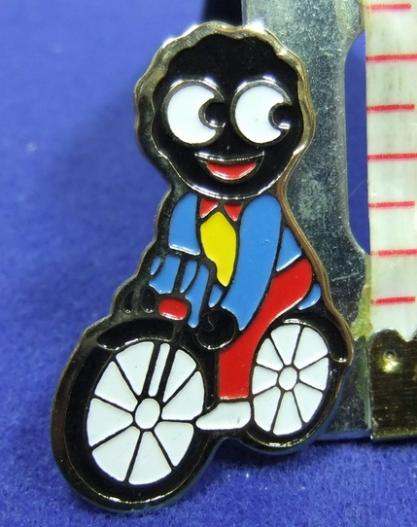 Robertson Golly Cyclist badge 1980s without bubble