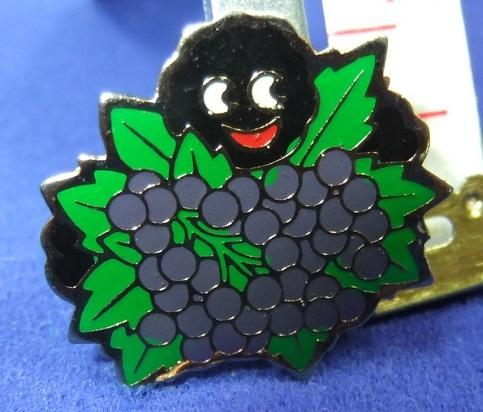 Robertsons Golly fruit blackcurrant badge 1980s