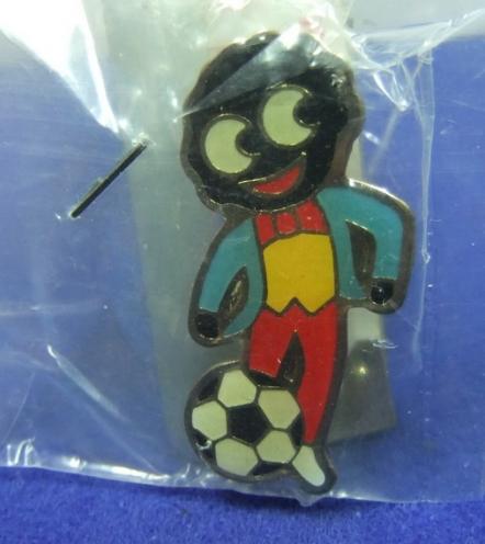 robertsons golly badge brooch footballer football player white 1980s