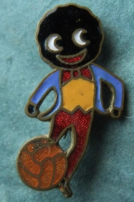 robertsons golly badge football player gomm 1970s
