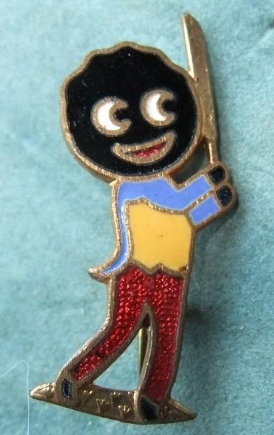 Robertsons golly badge cricket cricketer 1970s yellow