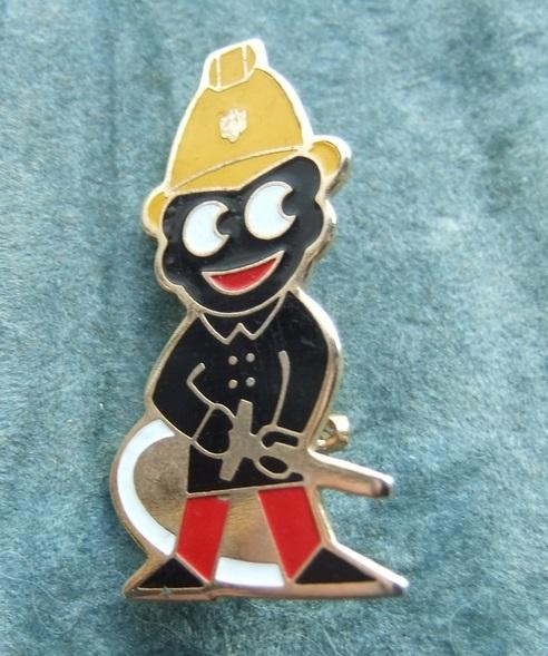 Robertsons golly badge brooch fireman LONG nozzle 1980s