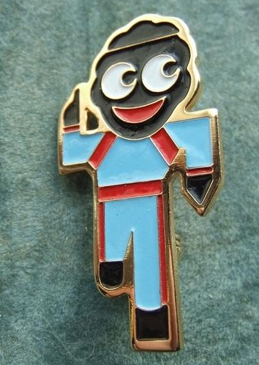 Robertsons golly badge brooch jogger 1980s