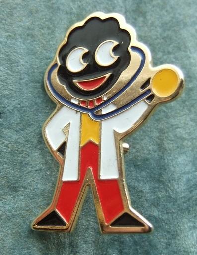 Robertsons Golly Doctor badge brooch 1980s