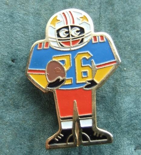 Robertsons Golly American Football Footballer badge