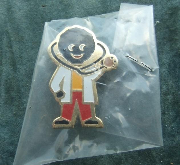 Robertsons golly badge brooch doctor 1990s