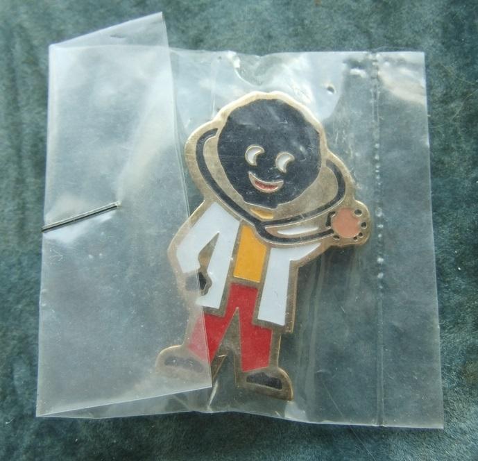 Robertsons golly badge brooch doctor 1990s