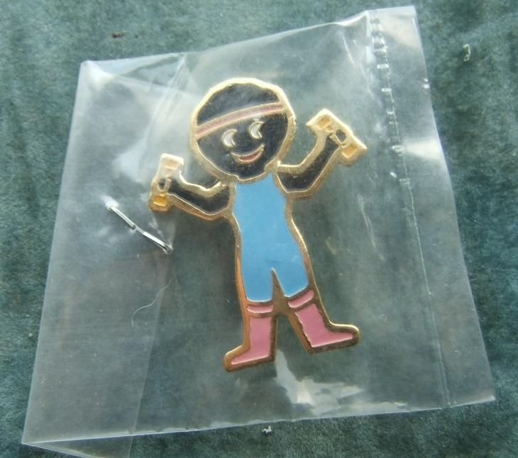 Robertsons golly badge brooch keep fit 1990s