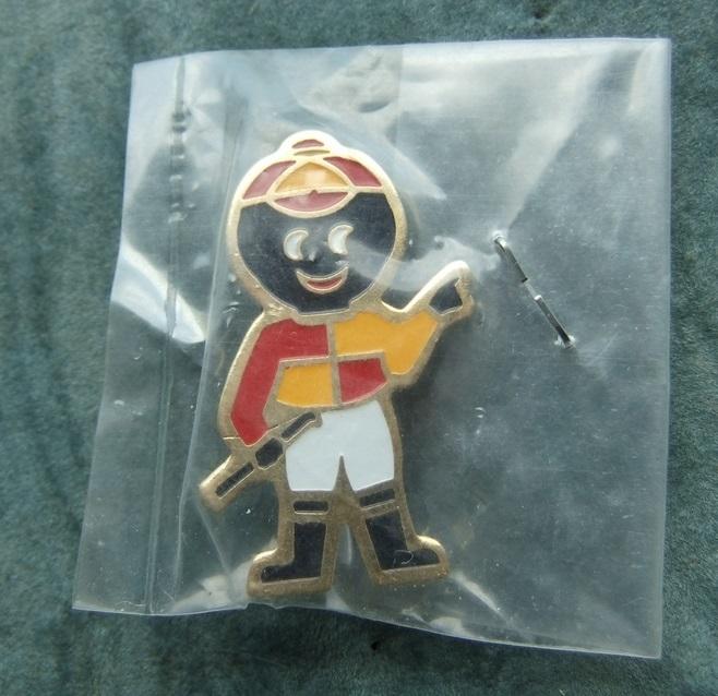 Robertsons golly badge brooch jockey 1990s