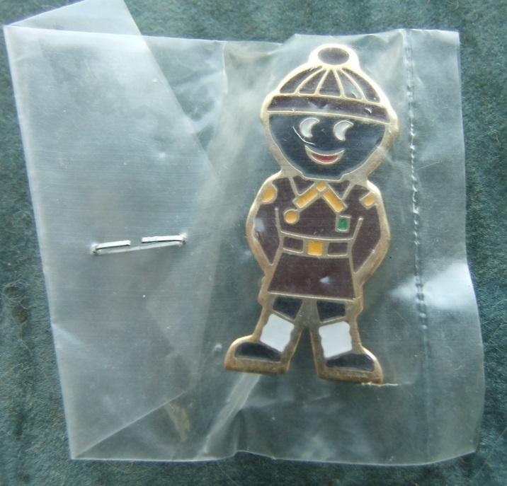 Robertsons golly badge brooch brownie 1990s