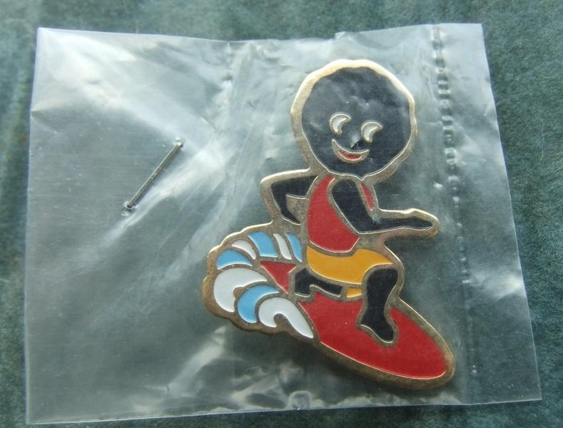 Robertsons golly badge brooch surfer 1990s