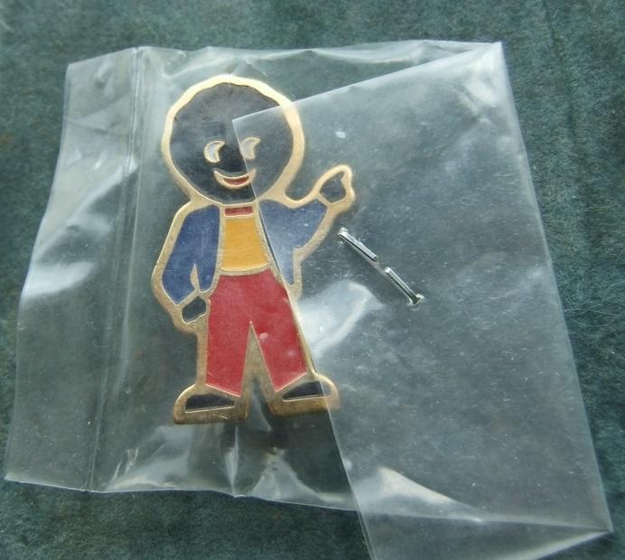 Robertsons golly badge brooch standard classic 1990s