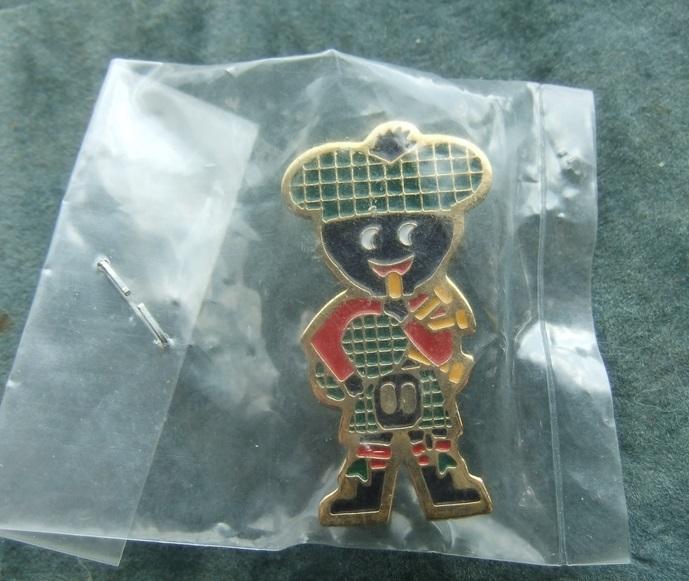 Robertsons golly badge brooch mcgolly 1990s